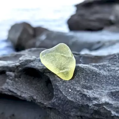 Crackled yellow seaglass